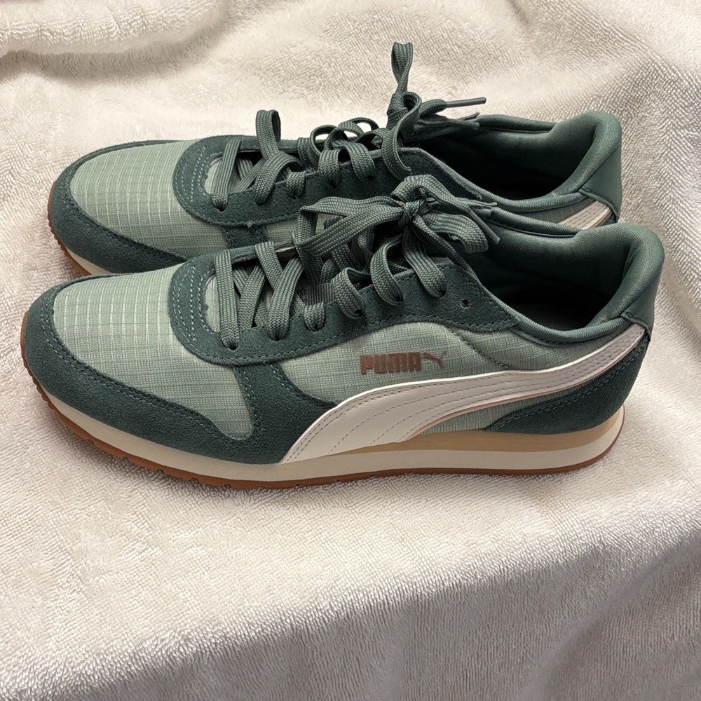 PUMA Women’s Teal and White SoftFoam Optimal Comfort Retro Sneakers